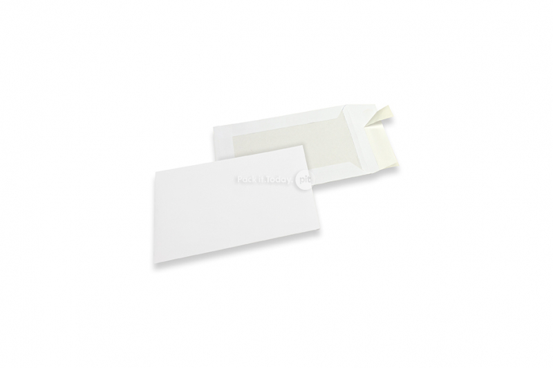 Koperty wzmocnione kartonem - 162 x 229 mm, awers biały kraft 120 gr, tył 450 gr biały dupleks, pasek